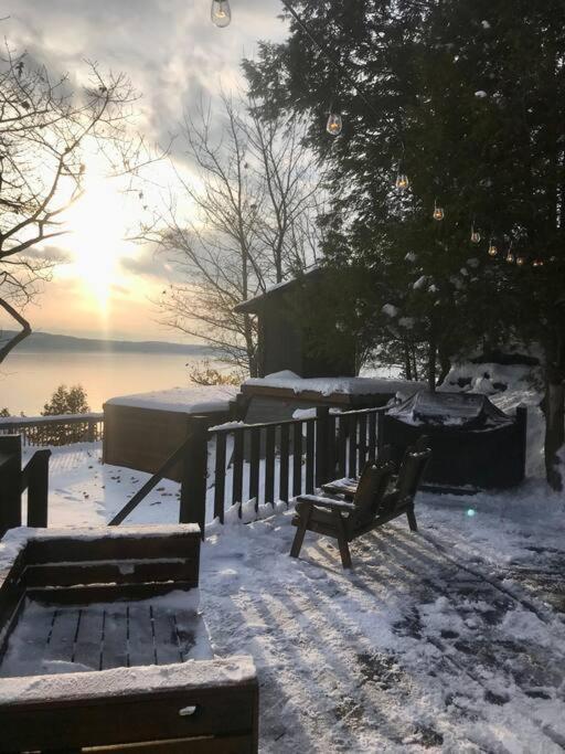 Om Chalet 2 Avec Spa Et Foyer Borde Du Fleuve St-Pierre-de-l'Île-d'Orléans Esterno foto