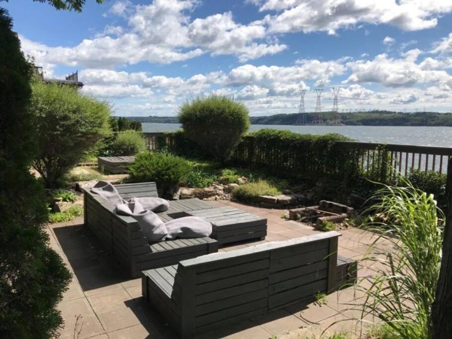 Om Chalet 2 Avec Spa Et Foyer Borde Du Fleuve St-Pierre-de-l'Île-d'Orléans Esterno foto