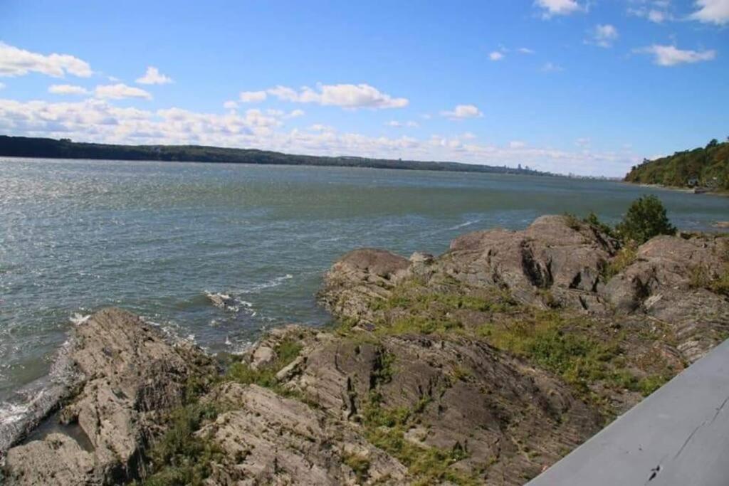 Om Chalet 2 Avec Spa Et Foyer Borde Du Fleuve St-Pierre-de-l'Île-d'Orléans Esterno foto