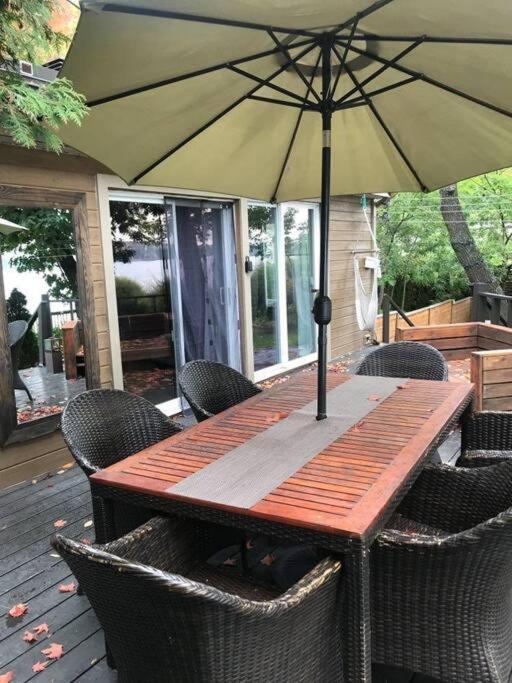 Om Chalet 2 Avec Spa Et Foyer Borde Du Fleuve St-Pierre-de-l'Île-d'Orléans Esterno foto