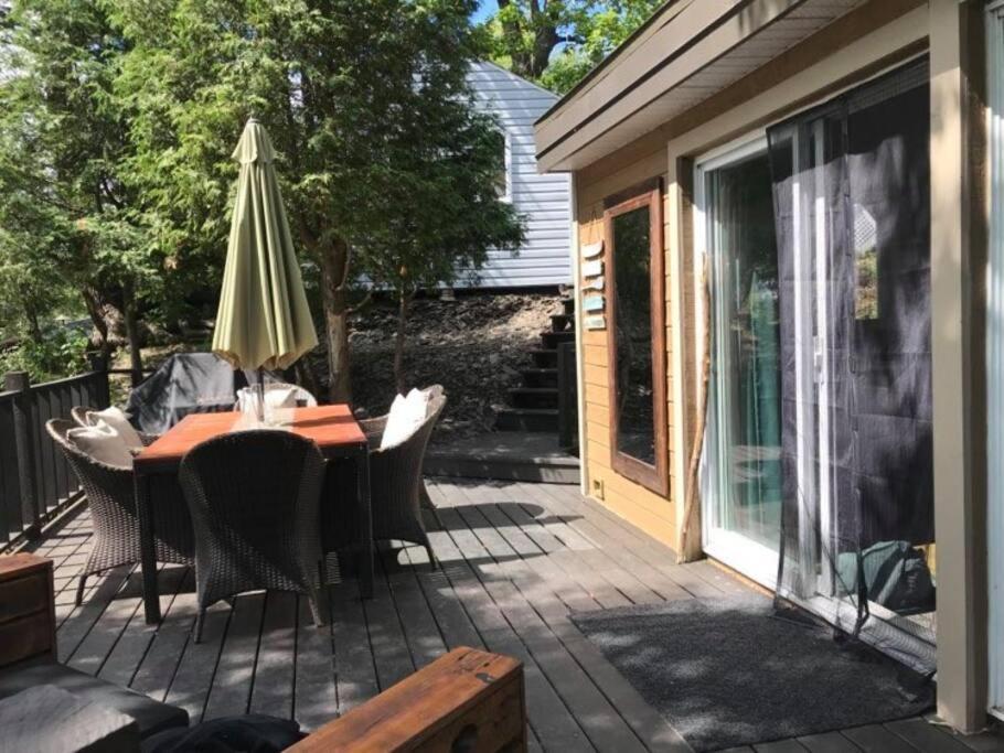 Om Chalet 2 Avec Spa Et Foyer Borde Du Fleuve St-Pierre-de-l'Île-d'Orléans Esterno foto